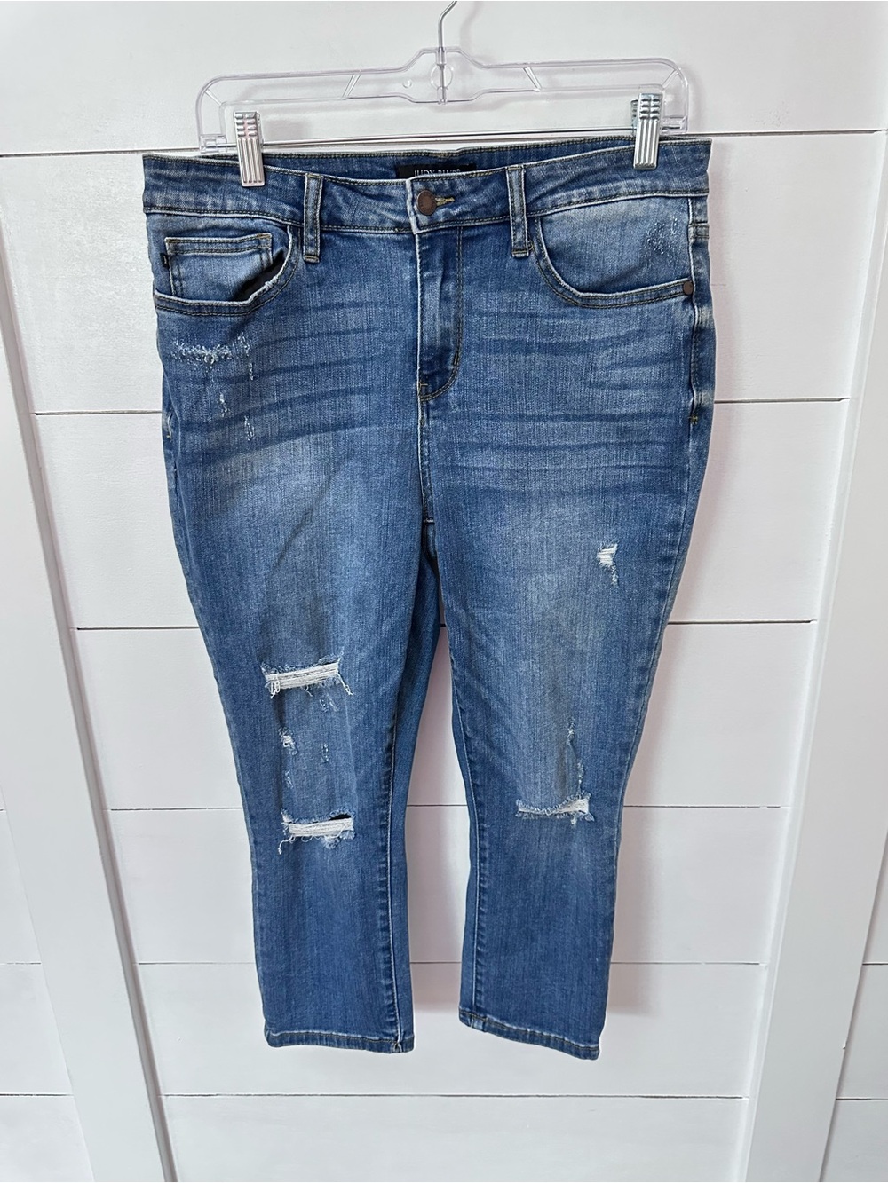 Judy Blue 31 super stretch blue distressed contouring denim casual woman capri